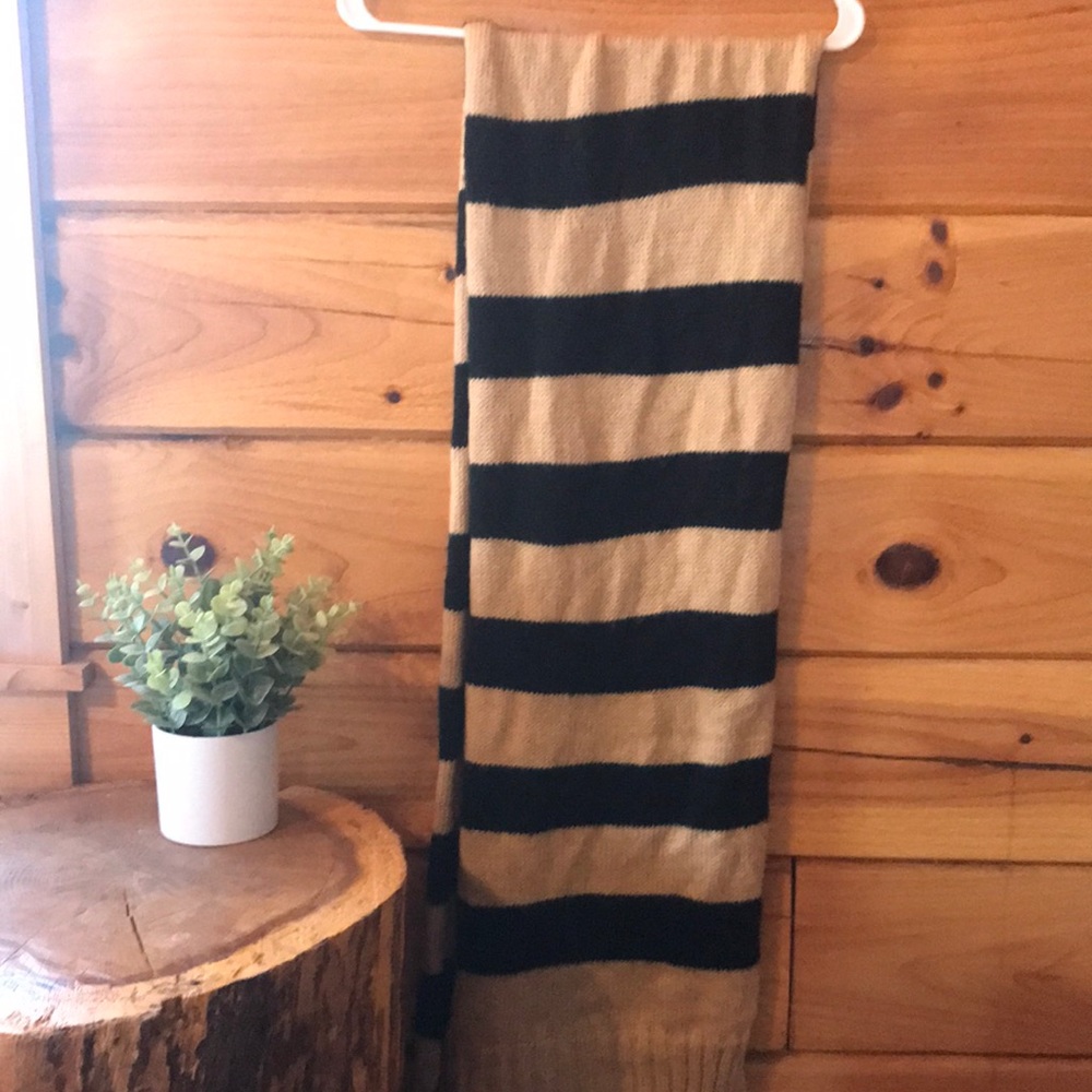 Striped chunky knit scarf